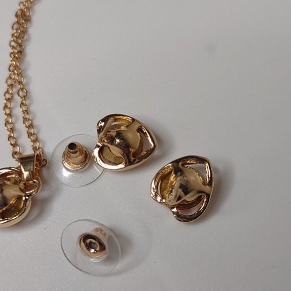 Very Cute Gold Tone Heart Necklace And Earring Set With Pink Stones - Picture 10 of 15